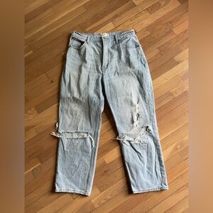 Cropped curve love size 31 distressed high waisted jeans